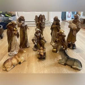Resin Golden Nativity